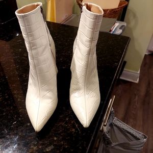 Marc Fisher faux alligator white booties size 6 5
